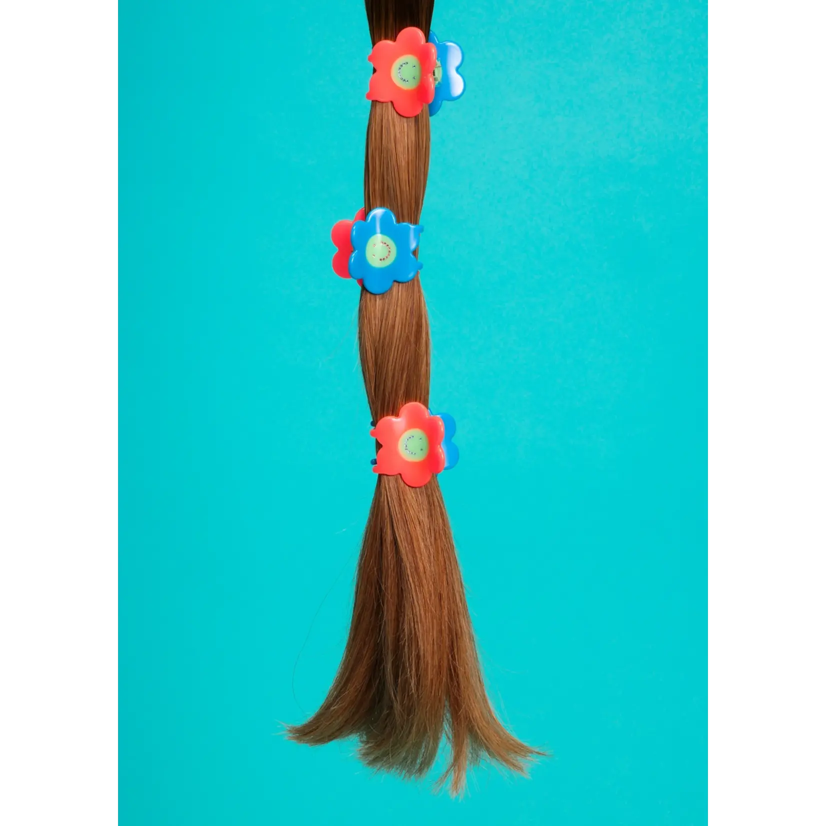 The Peach Fuzz Smiley Flower Mini Hair Claw