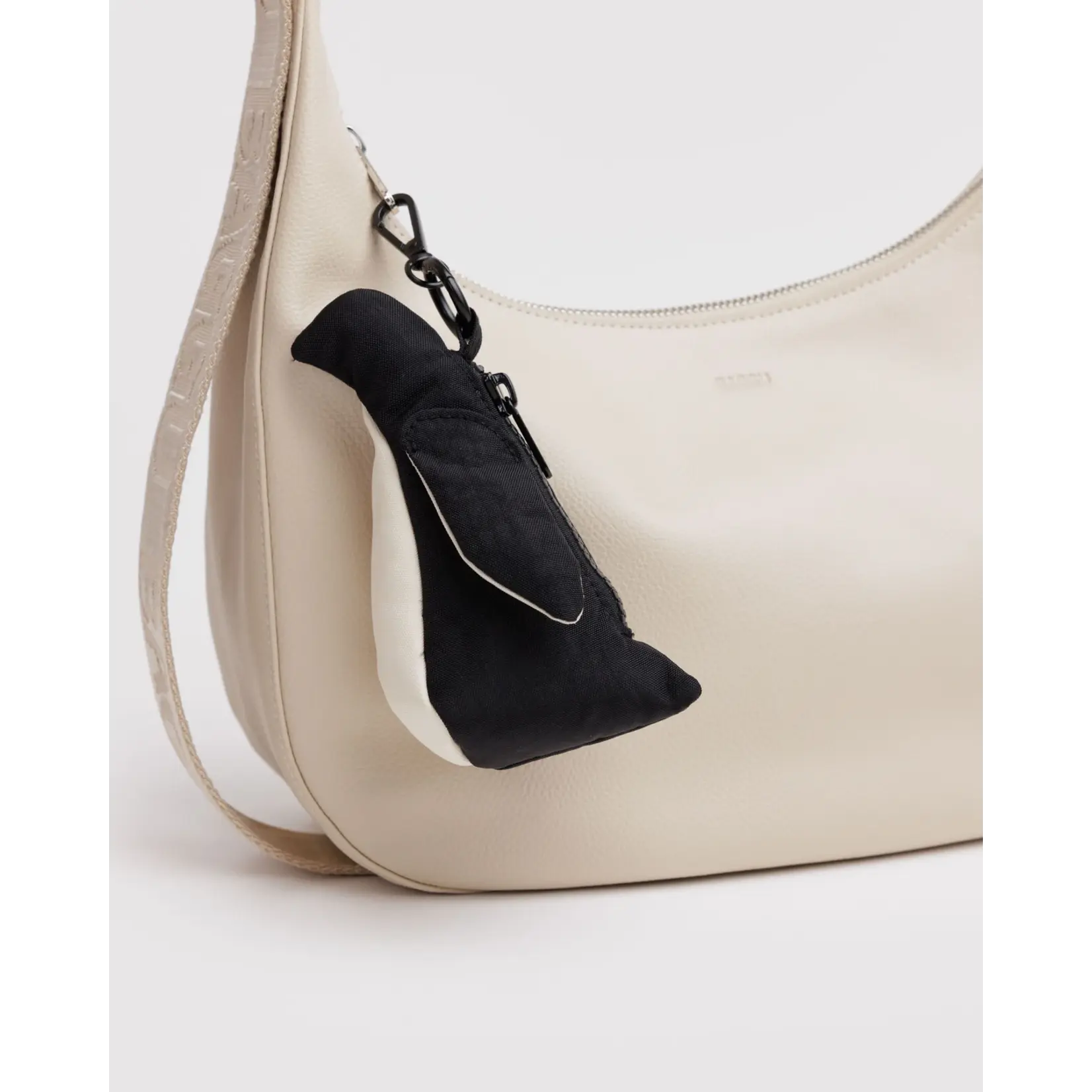 Baggu Penguin Charm - Black & White