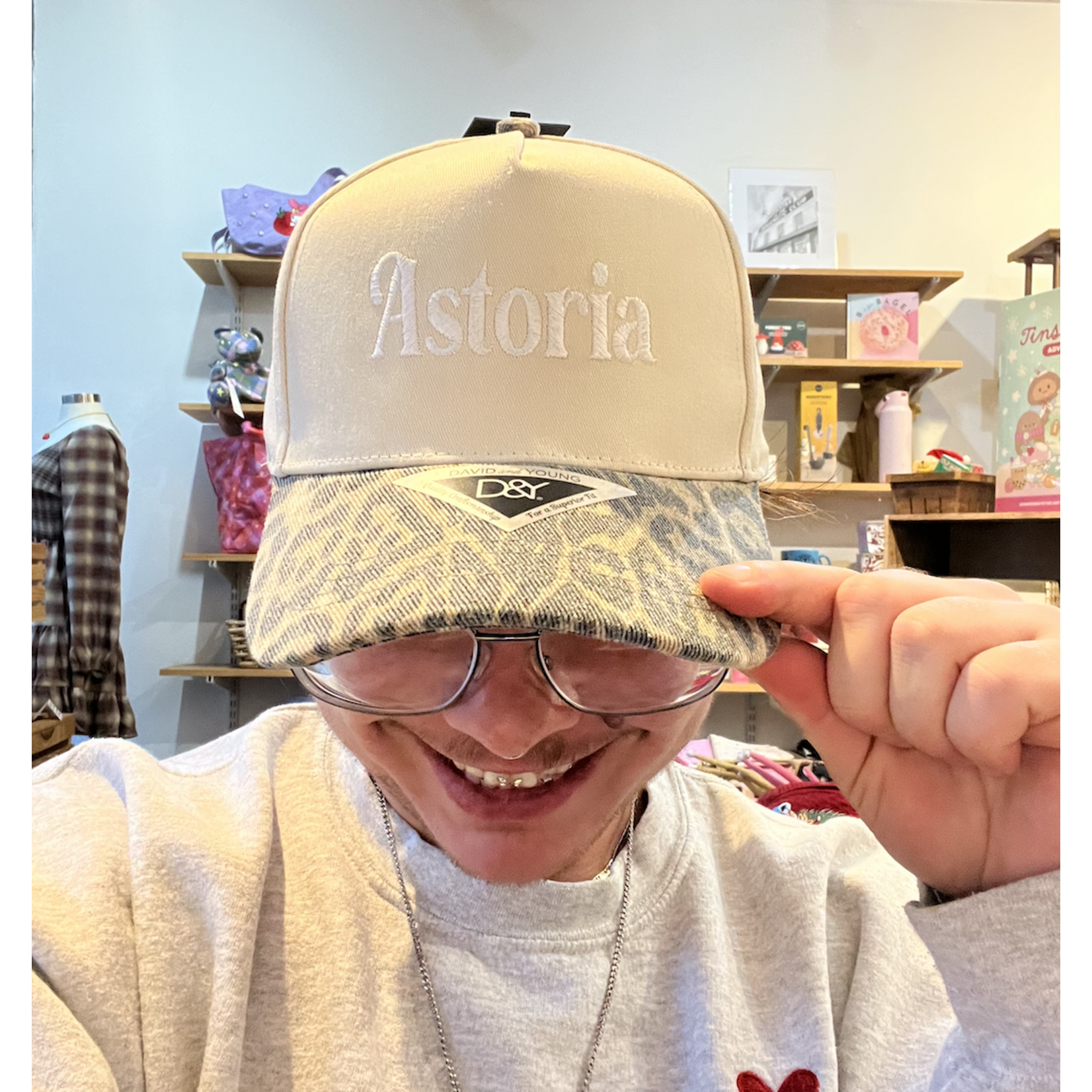 David & Young Astoria Cap- Leopard Brim