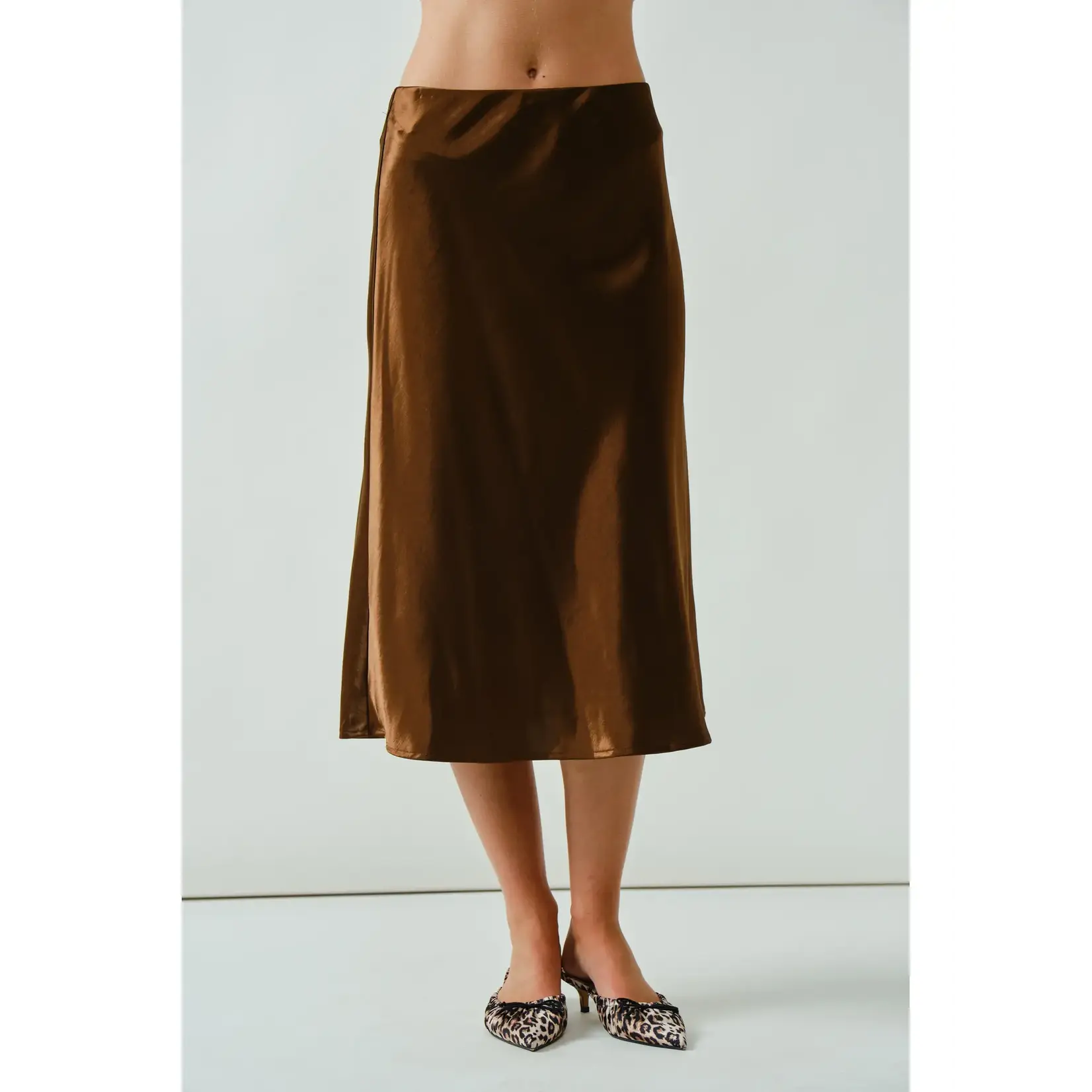 Aaron & Amber A LINE SATIN MIDI SKIRT-BROWN
