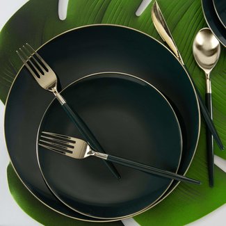 Round Emerald • Gold Plastic Dinner Plates