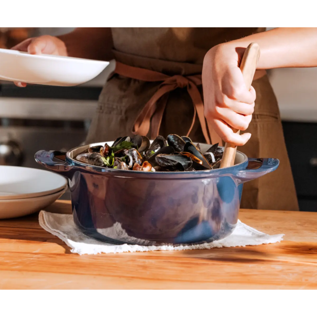 made in 5.5 QT ROUND DUTCH OVEN - HARBOUR BLUE