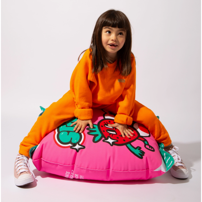 Strawbies - Giant inflatable pillow