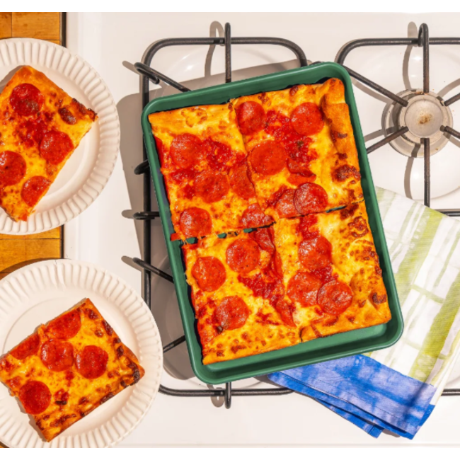 Non-stick quarter sheet pan Broccoli