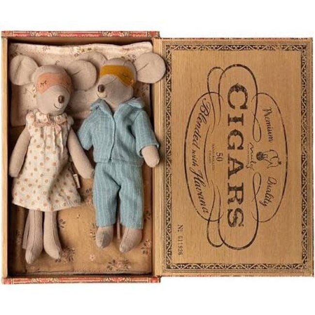 Mum & Dad mice in cigarbox
