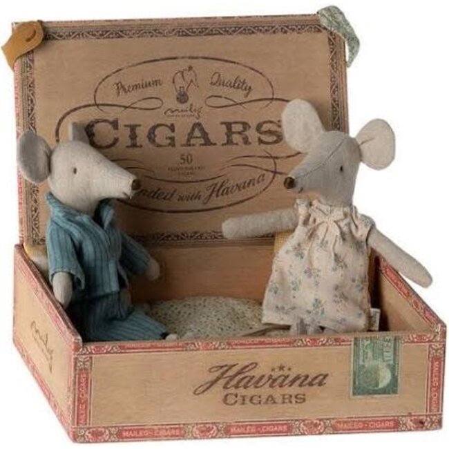 Mum & Dad mice in cigarbox