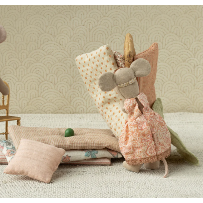 Princess and the pea Big sister mouse