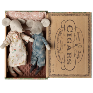 Grandma and Grandpa mice cigarbox