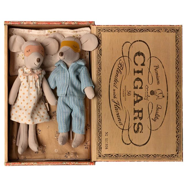 Mum & Dad mice in cigarbox