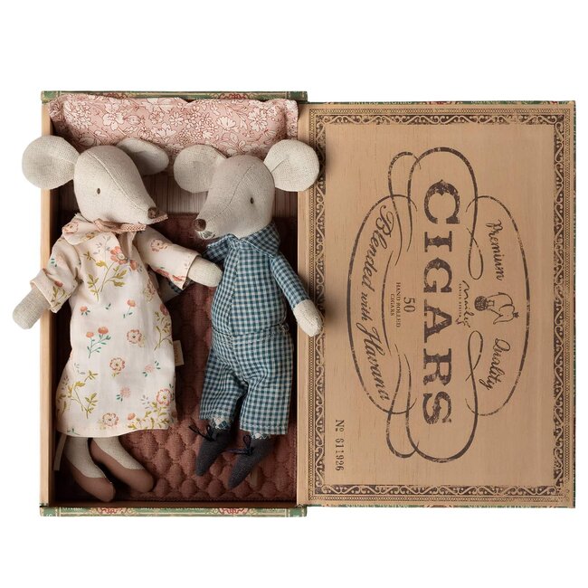 Grandma and Grandpa mice cigarbox