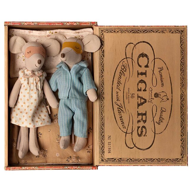 Mum & Dad mice in cigarbox