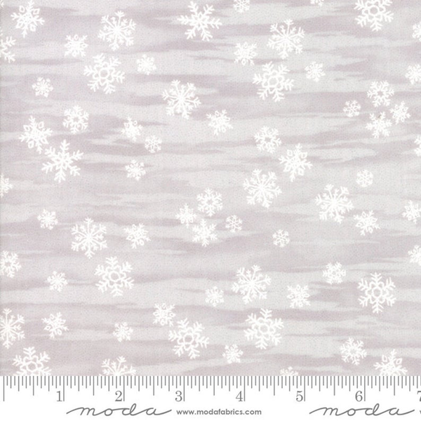  Moda - Forest Frost Glitter Favorites / Gray Snowflakes / 33412-13