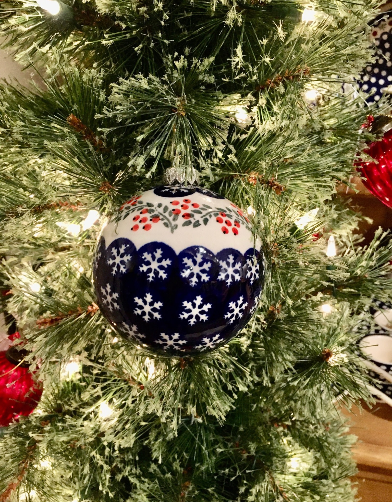 Christmas Ball Ornament - Snowflakes w/Red Berries (D1005)