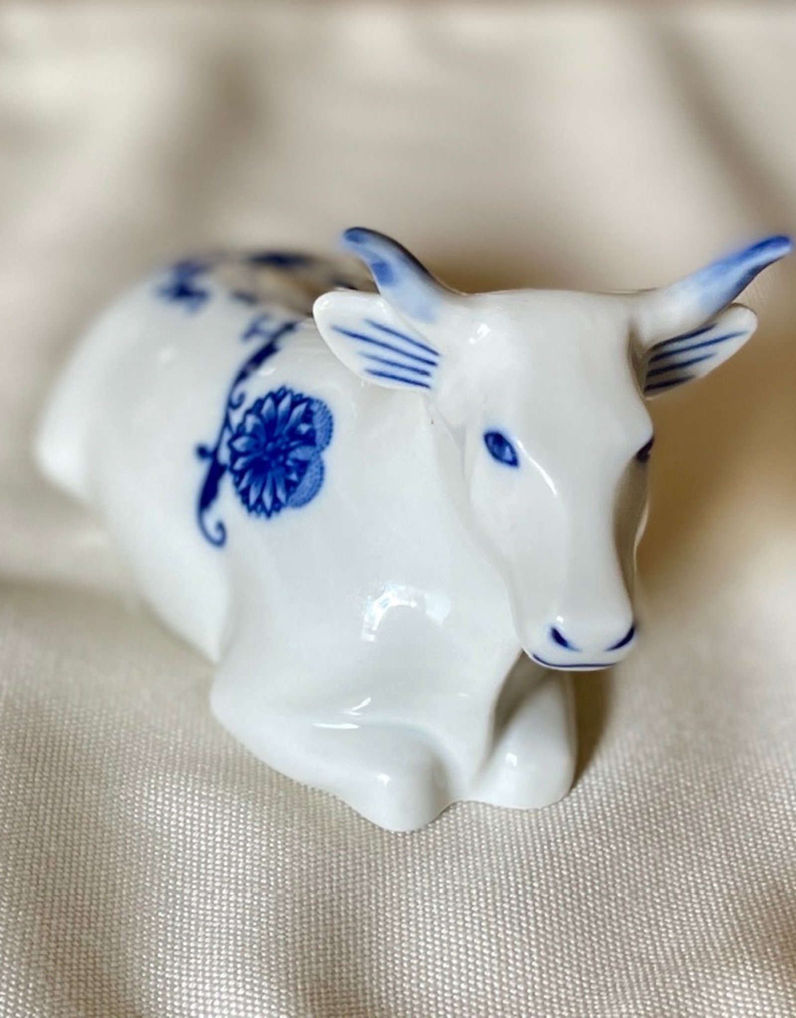 Cesky Porcelan Blue Onion Cow (Kravicka Lezici)