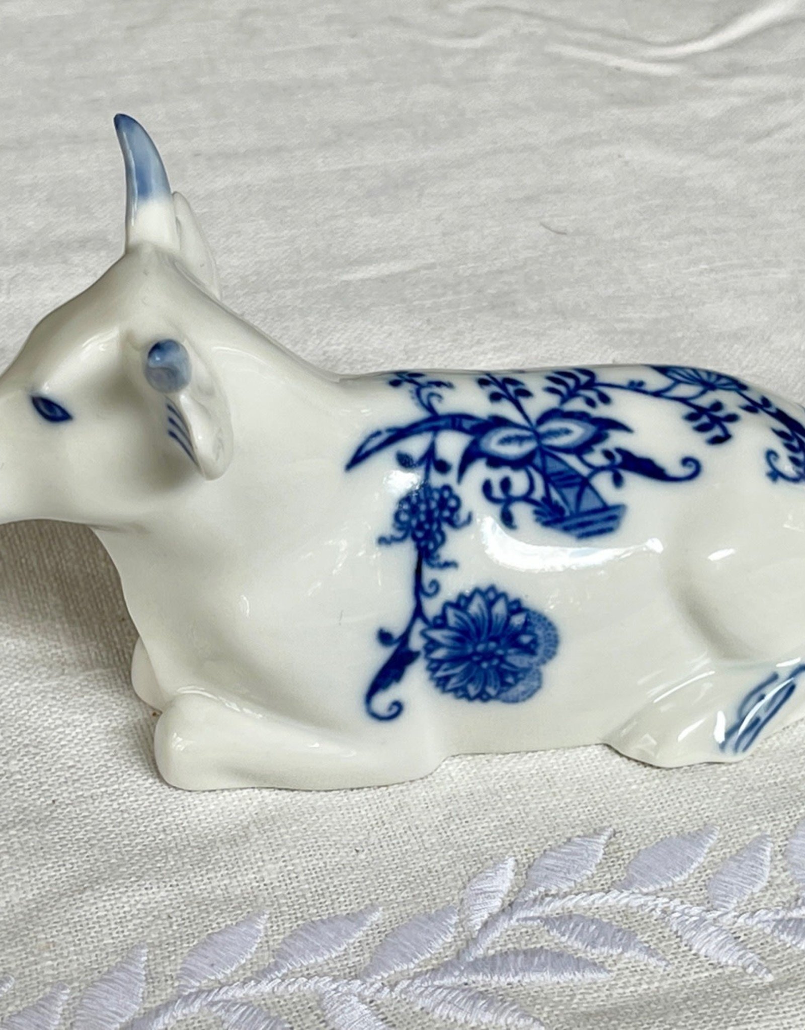 Cesky Porcelan Blue Onion Cow (Kravicka Lezici)