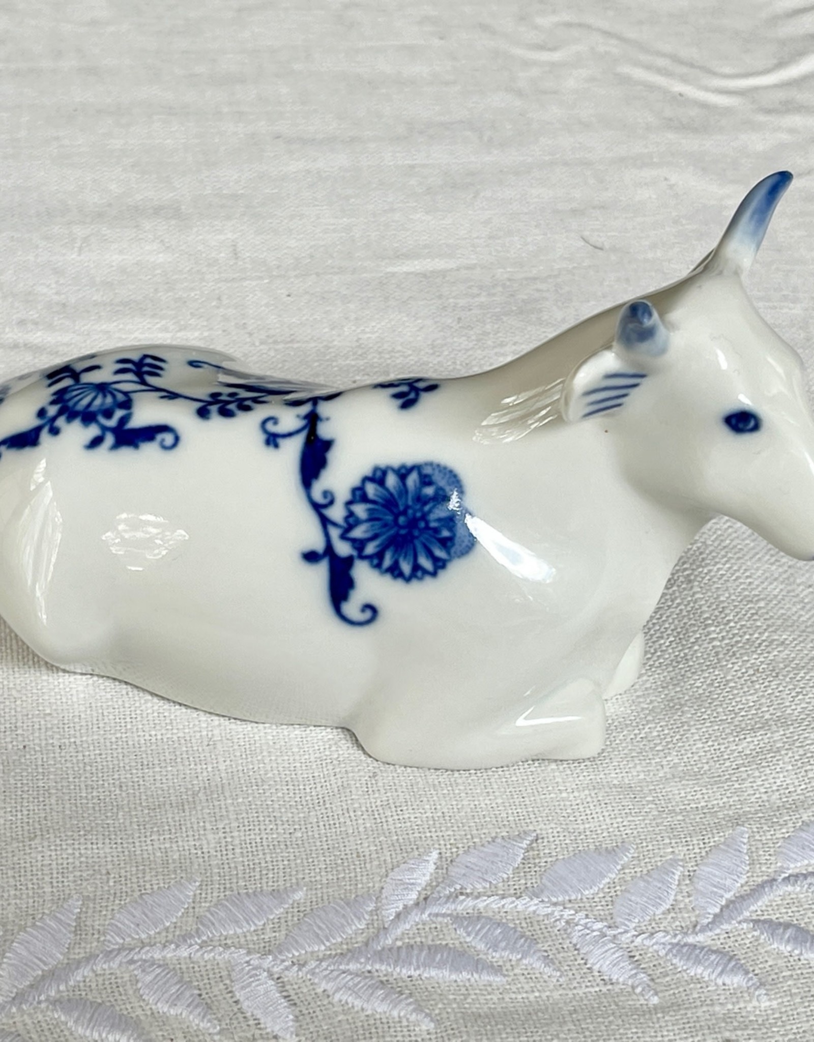 Cesky Porcelan Blue Onion Cow (Kravicka Lezici)