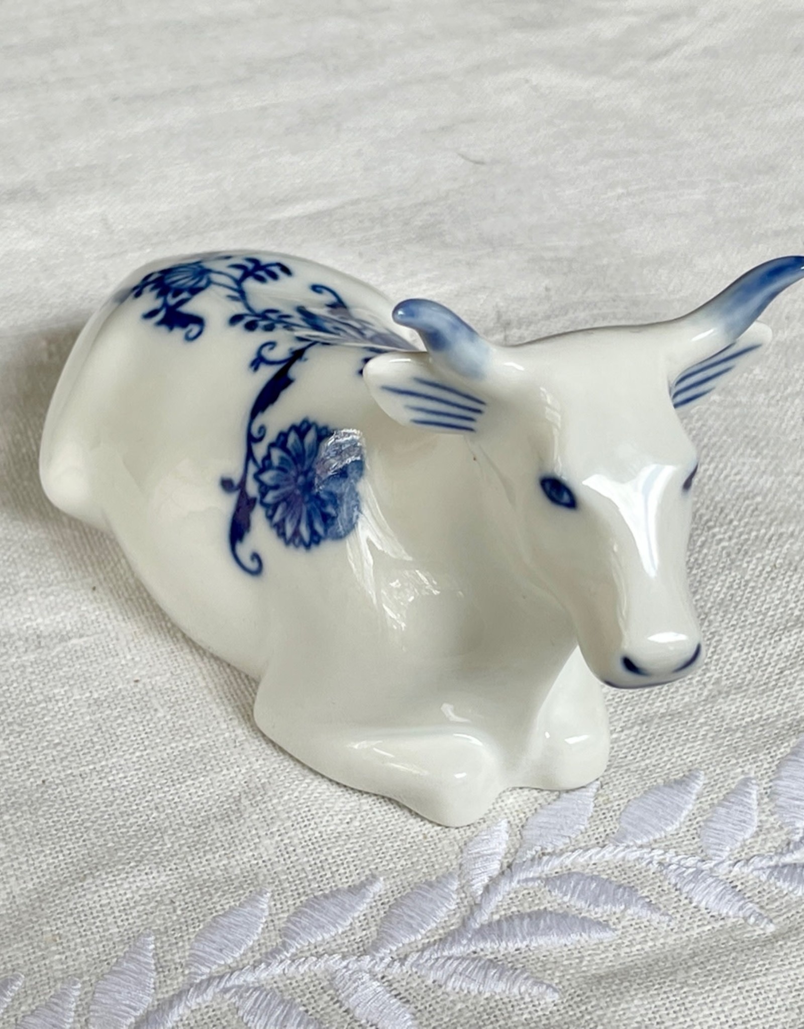 Cesky Porcelan Blue Onion Cow (Kravicka Lezici)