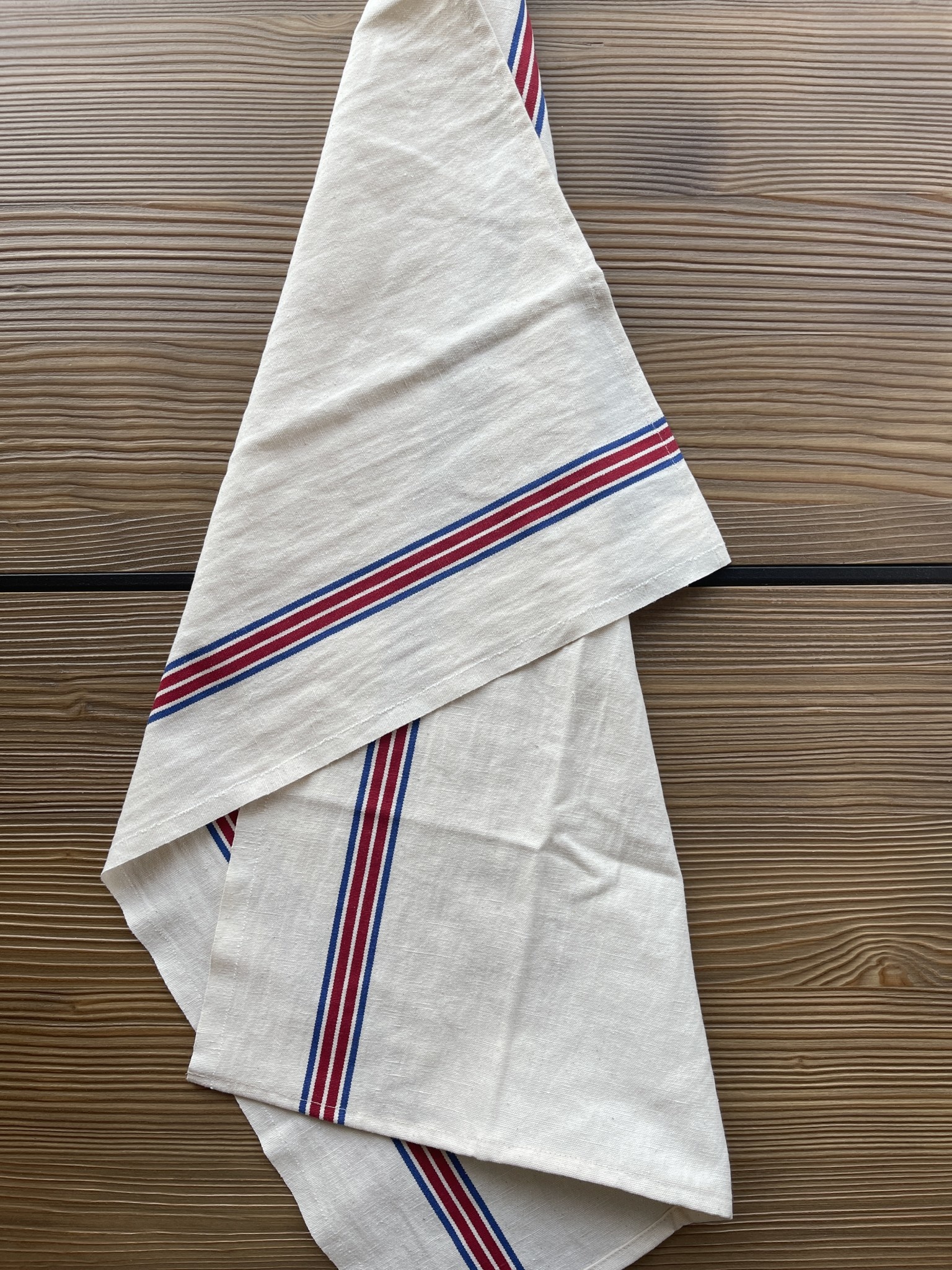 https://cdn.shoplightspeed.com/shops/605666/files/34007893/charvet-editions-charvet-editions-bistro-tea-towel.jpg