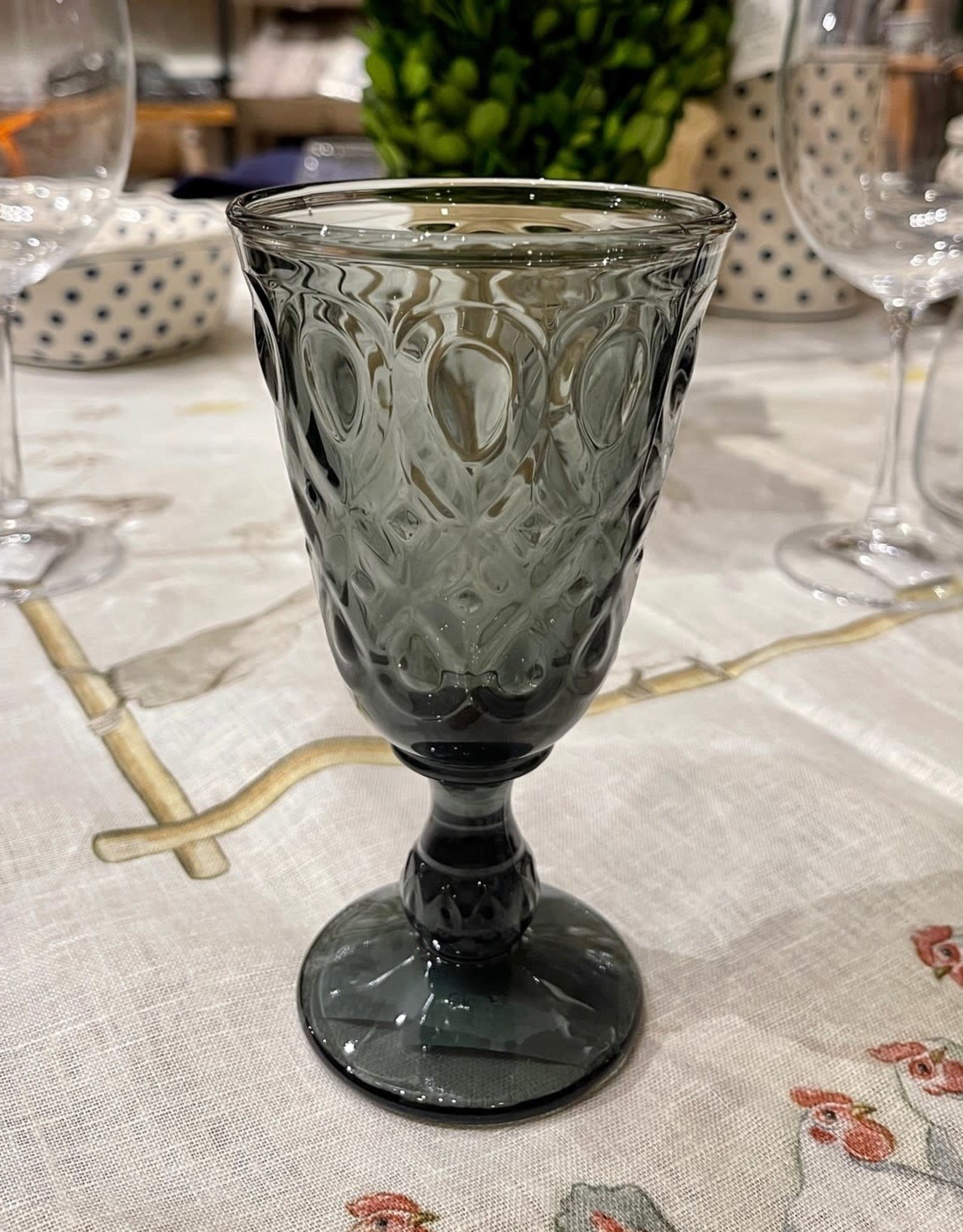 https://cdn.shoplightspeed.com/shops/605666/files/44966670/1600x2048x1/la-rochere-la-rochere-grey-lyonnais-wine-glasses-s.jpg