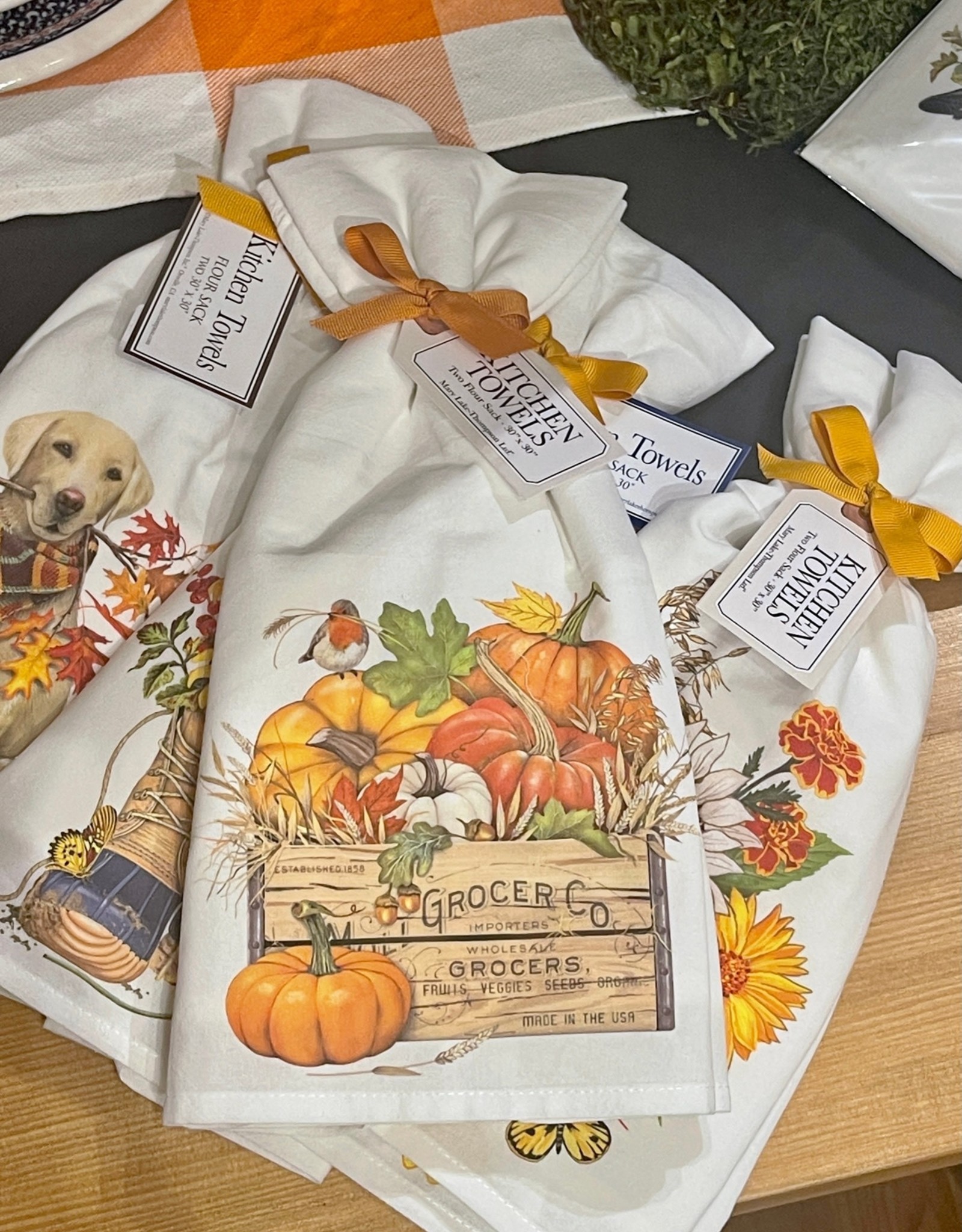 https://cdn.shoplightspeed.com/shops/605666/files/48101188/1600x2048x1/pumpkin-crate-towel-set-of-2.jpg