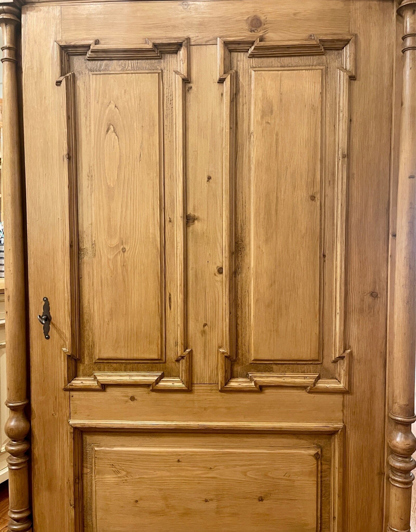 Armoire - Pine Original - 1 Door With Spindles