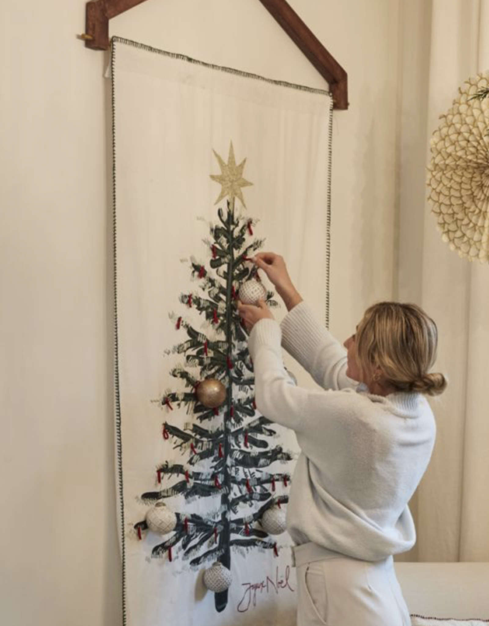 TANNENBAUM WALL TREE 48"x 74.5"