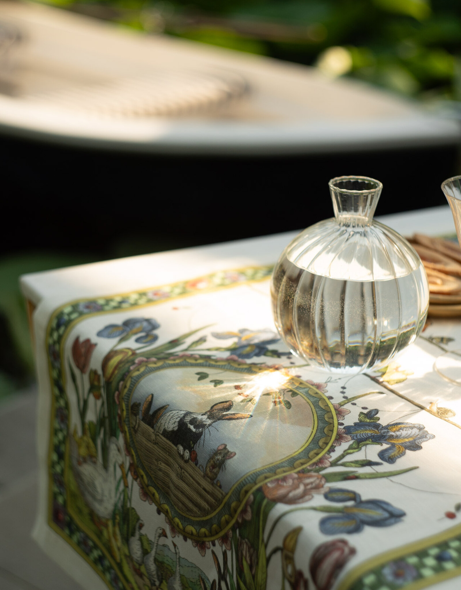 Italian Linen - Bunny Garden Table Runner 18" z 67" (100% Linen)