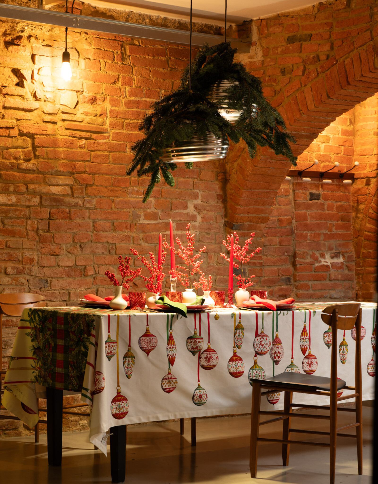 Italian Linen - Pinoel Tablecloth 67" x 90"