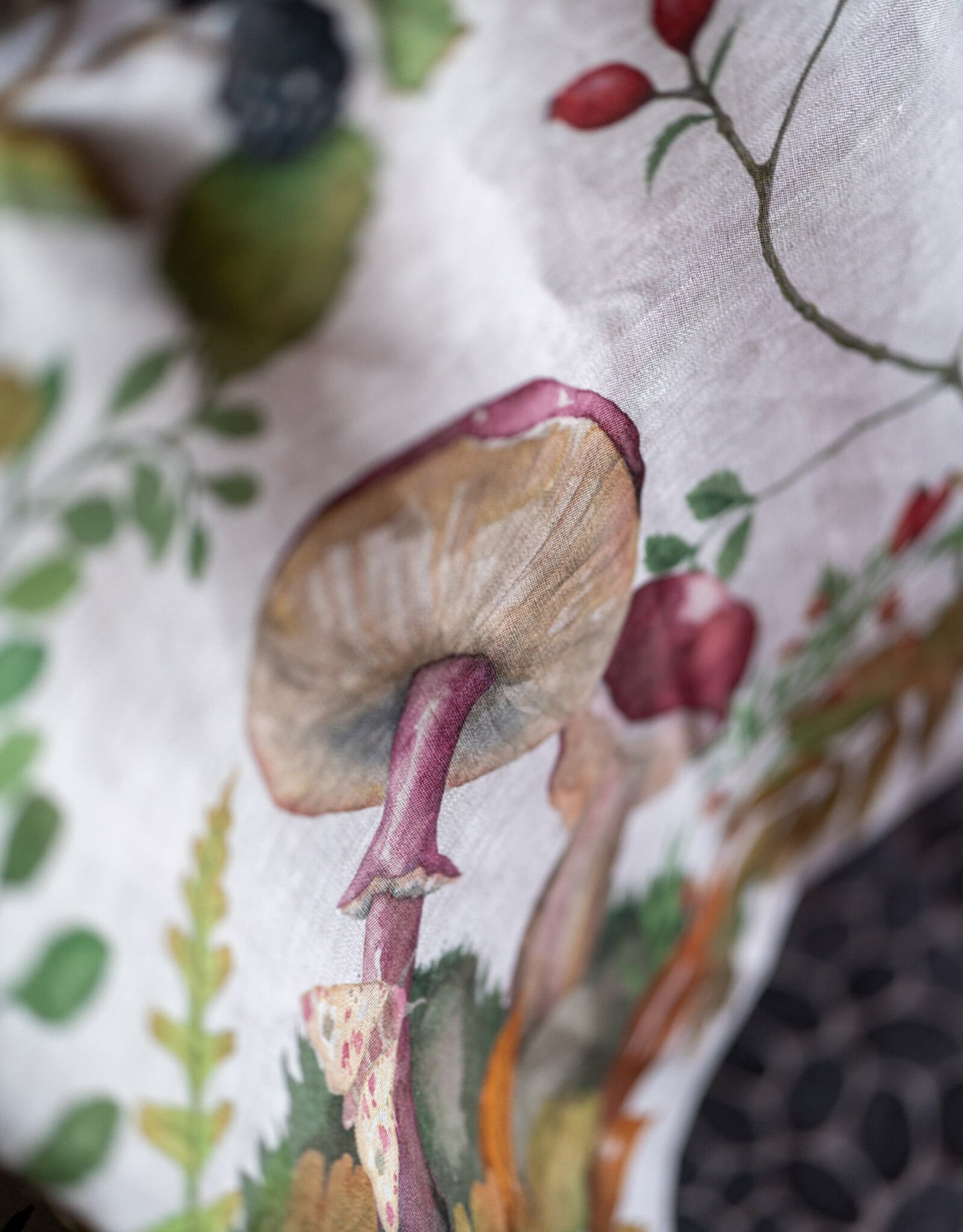 Italian Linen - Grifola Tablecloth - 67" x 67"