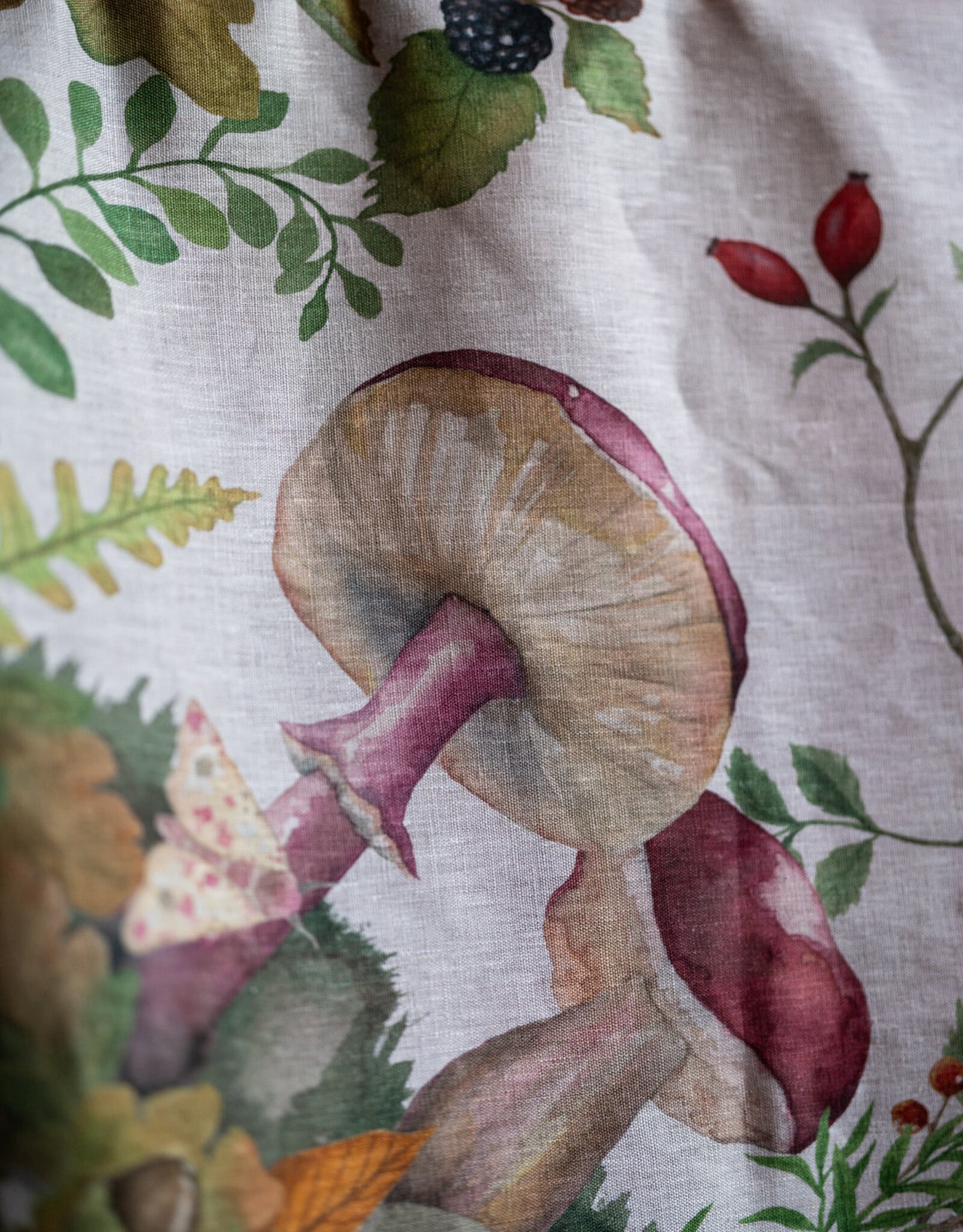 Italian Linen - Grifola Tablecloth - 67" x 67"