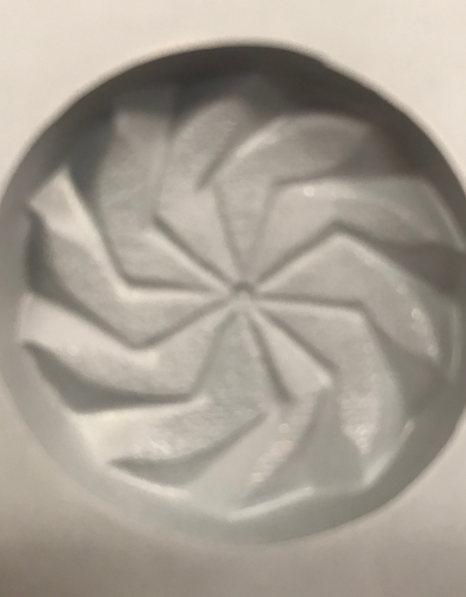 Round Pinwheel Mint Mold