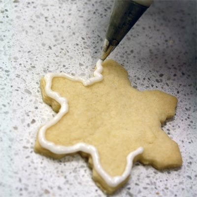 How to Decorate Cookies With Royal Icing