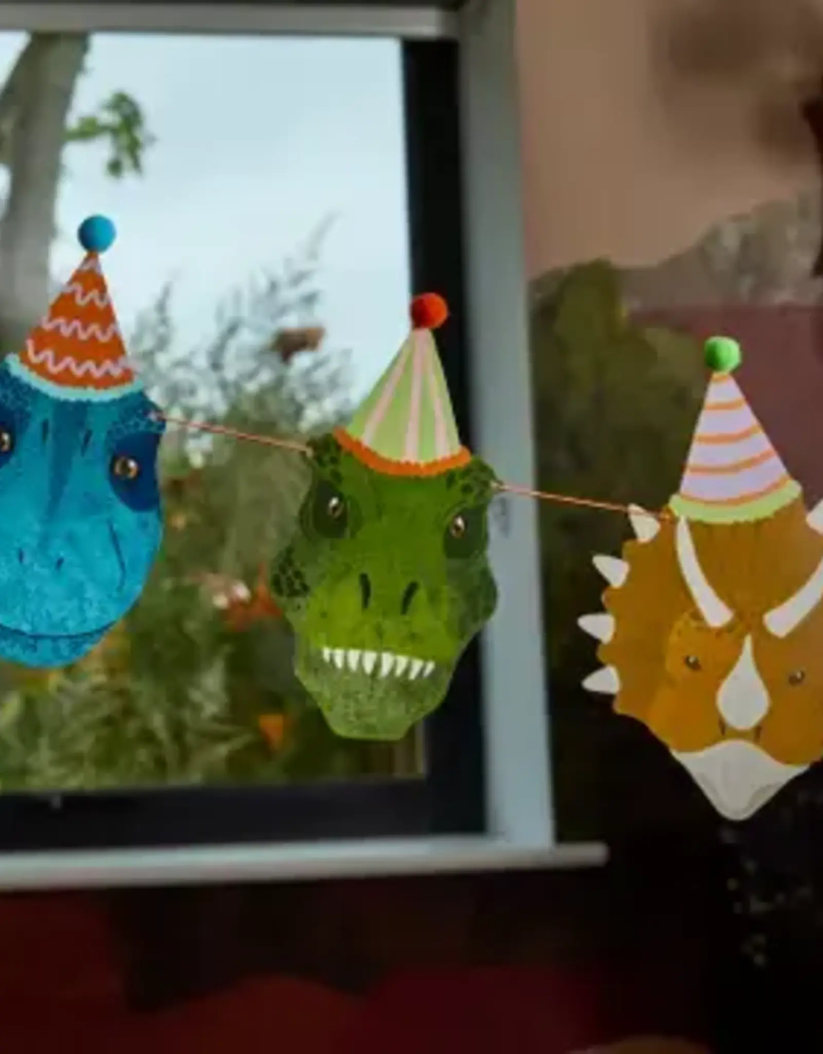 Hootyballoo by Club Green Party Dinosaur Garland