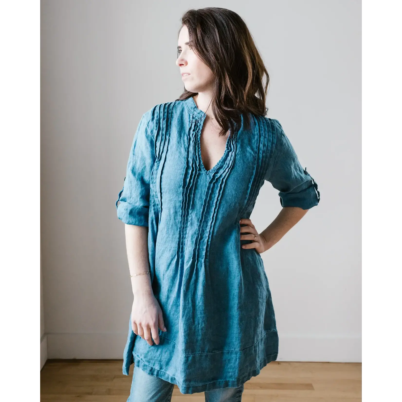 207c-4438 Regina cap sleeve indigo linen tunic