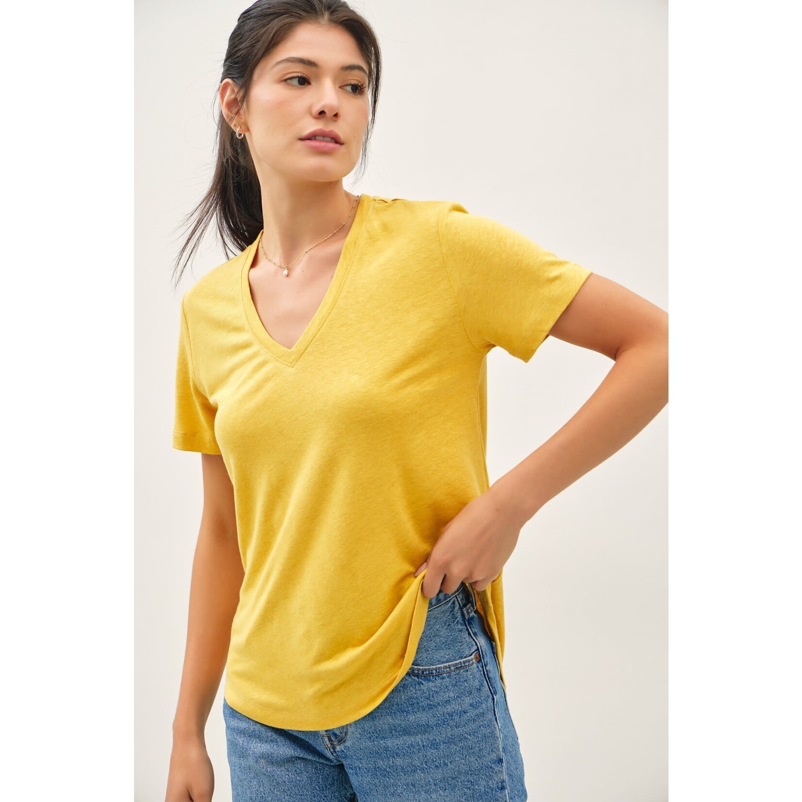 19323 BASIC V-NECK SHORT SLEEVE T-SHIRT