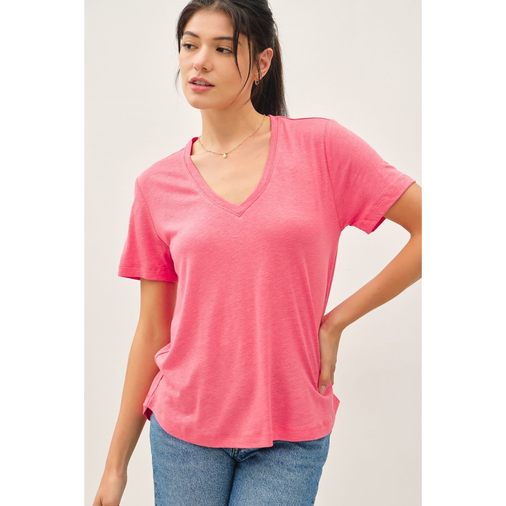 19323 BASIC V-NECK SHORT SLEEVE T-SHIRT