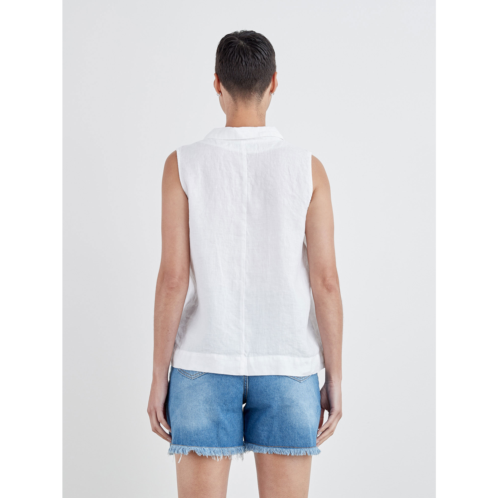 4205865 Sleveless Shirt