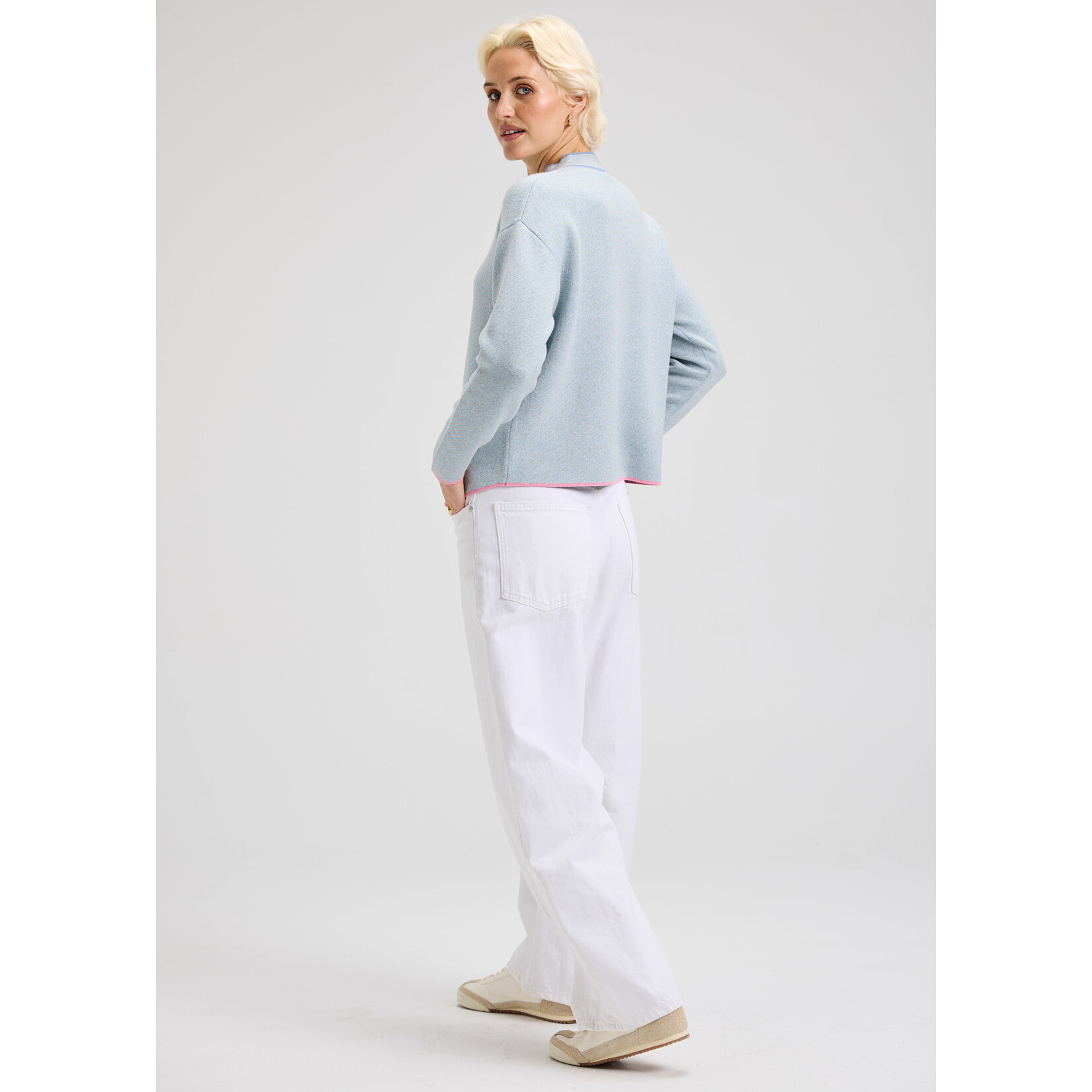 7524  Neru Collar Sweater