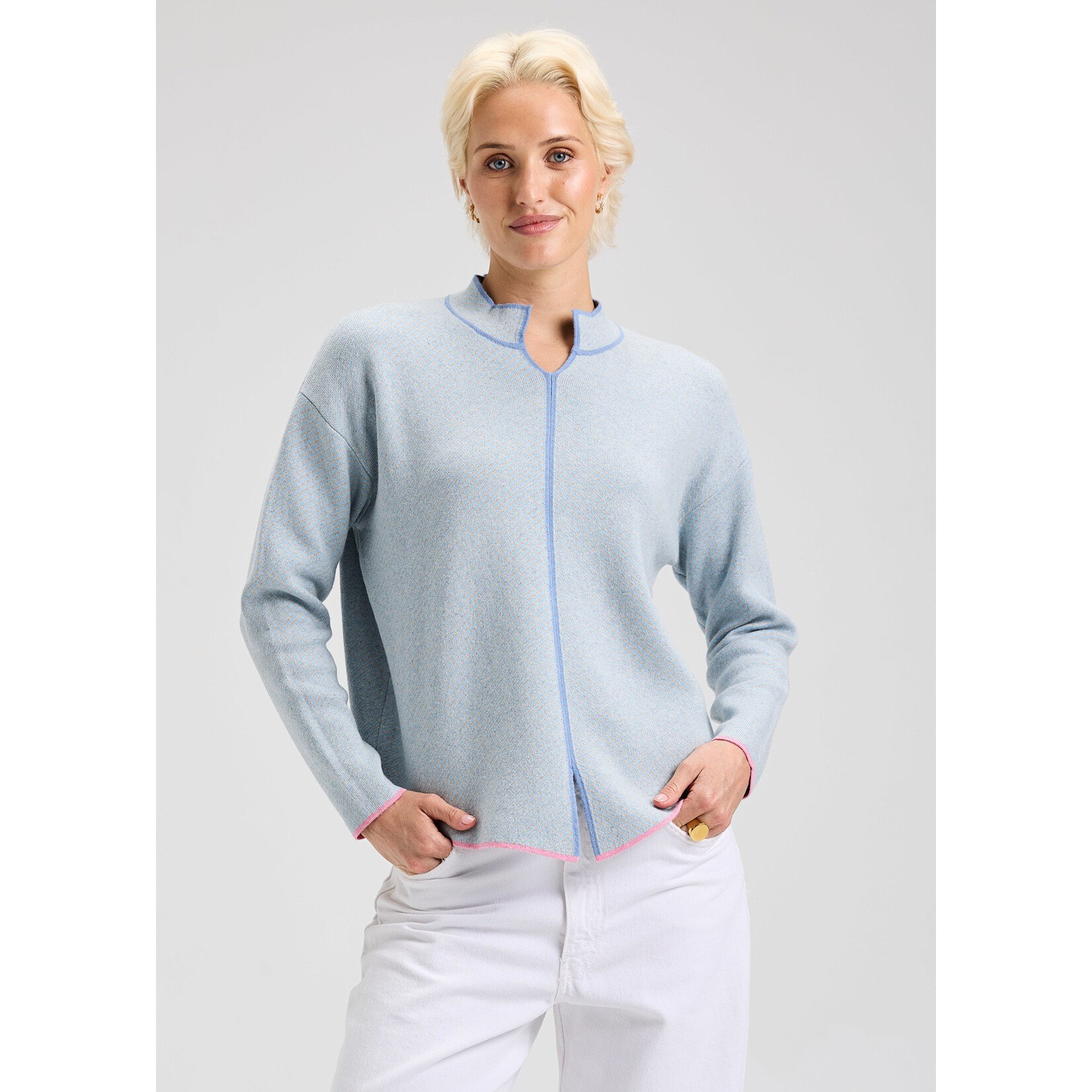 7524  Neru Collar Sweater