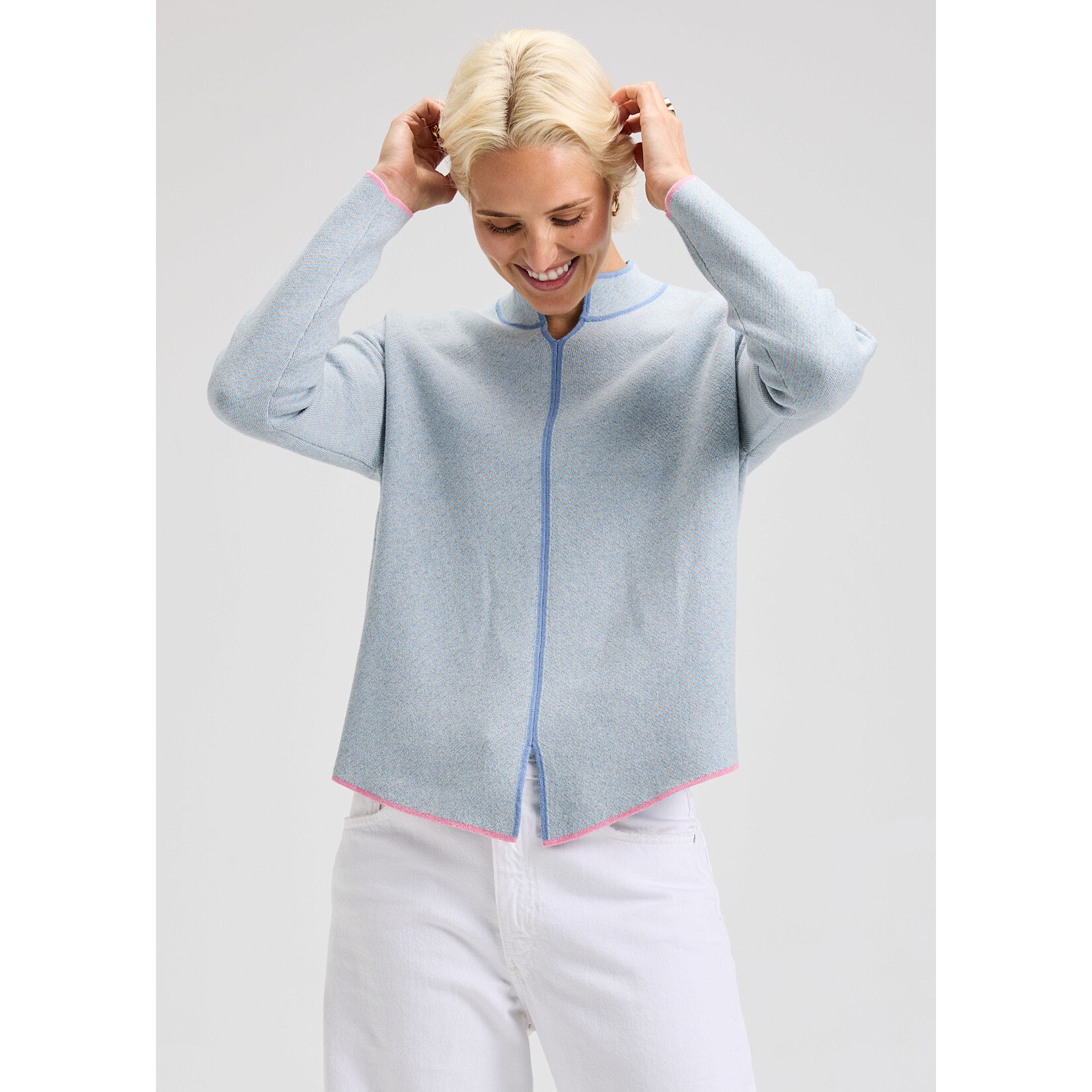 7524  Neru Collar Sweater