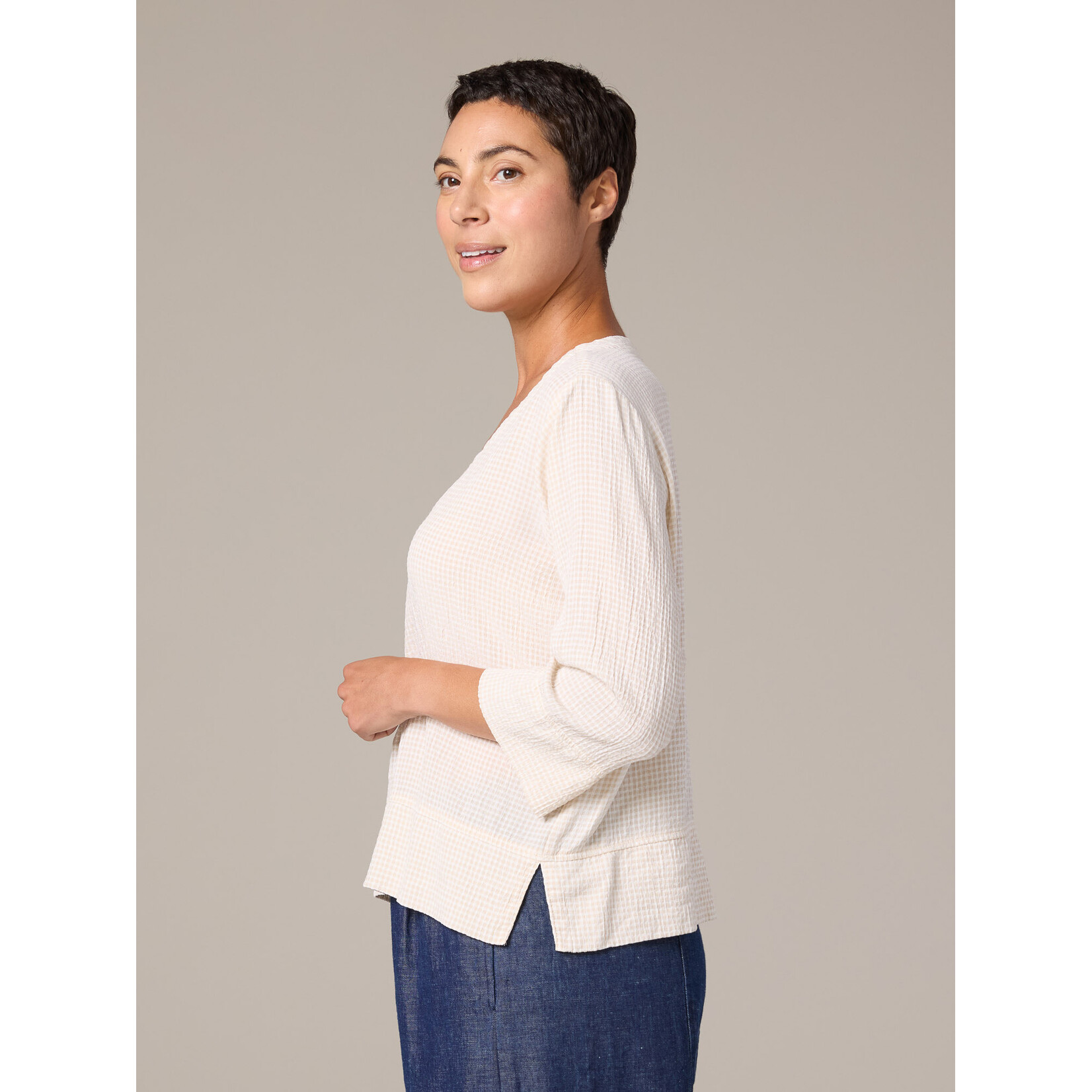 6126712 Check V-Neck Vent Top