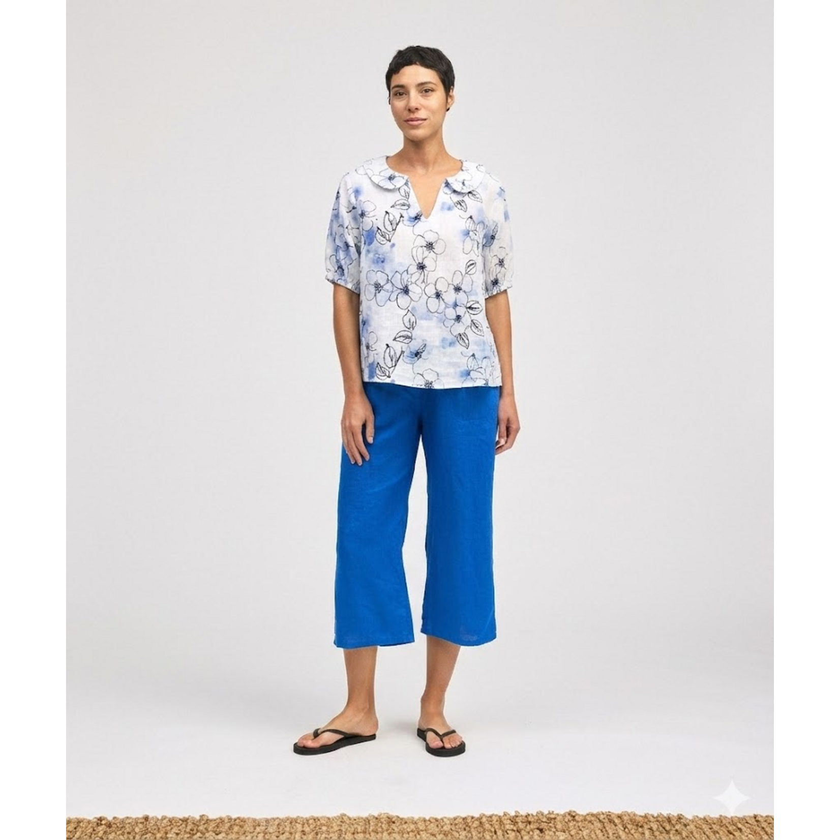 4026105 Ruffle Collar Top
