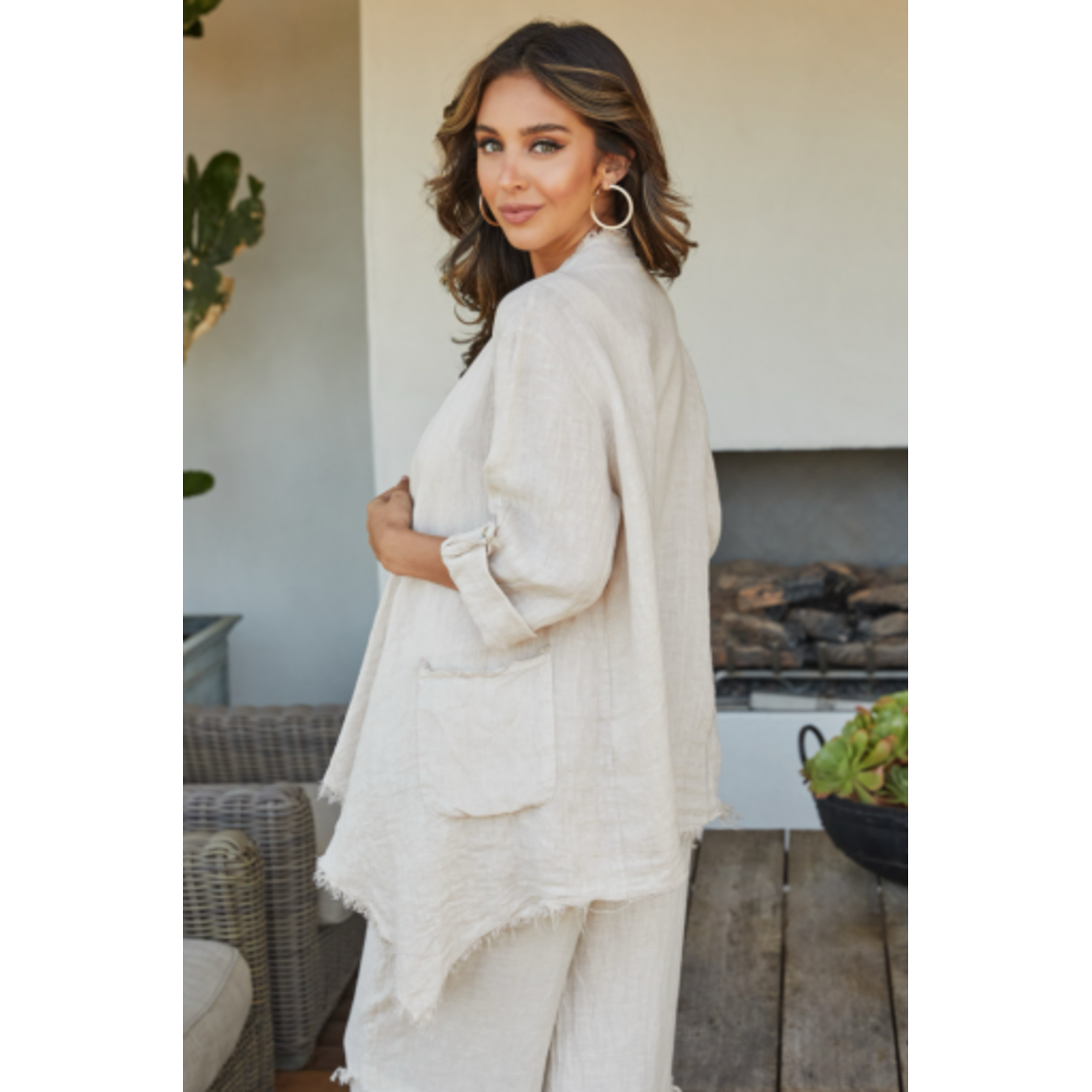 ASYMETRICAL OPEN CARDI.