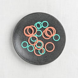 Image of Clover Jumbo Stitch Ring Markers 20 ct. (10 large, 10 small)