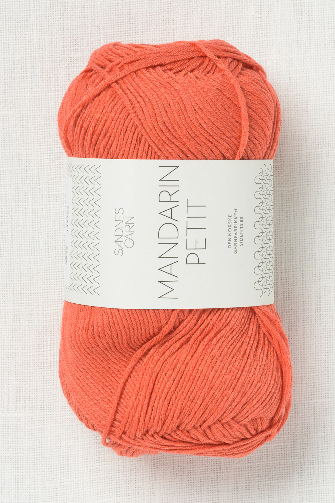 skuffet større bent Sandnes Garn Mandarin Petit 3528 Chili - Wool and Company Fine Yarn