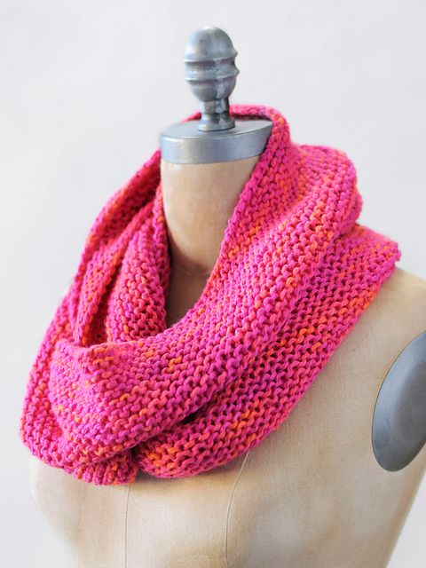 Wool & Co. Feature Pattern of the Week - Elizabeth Cowl