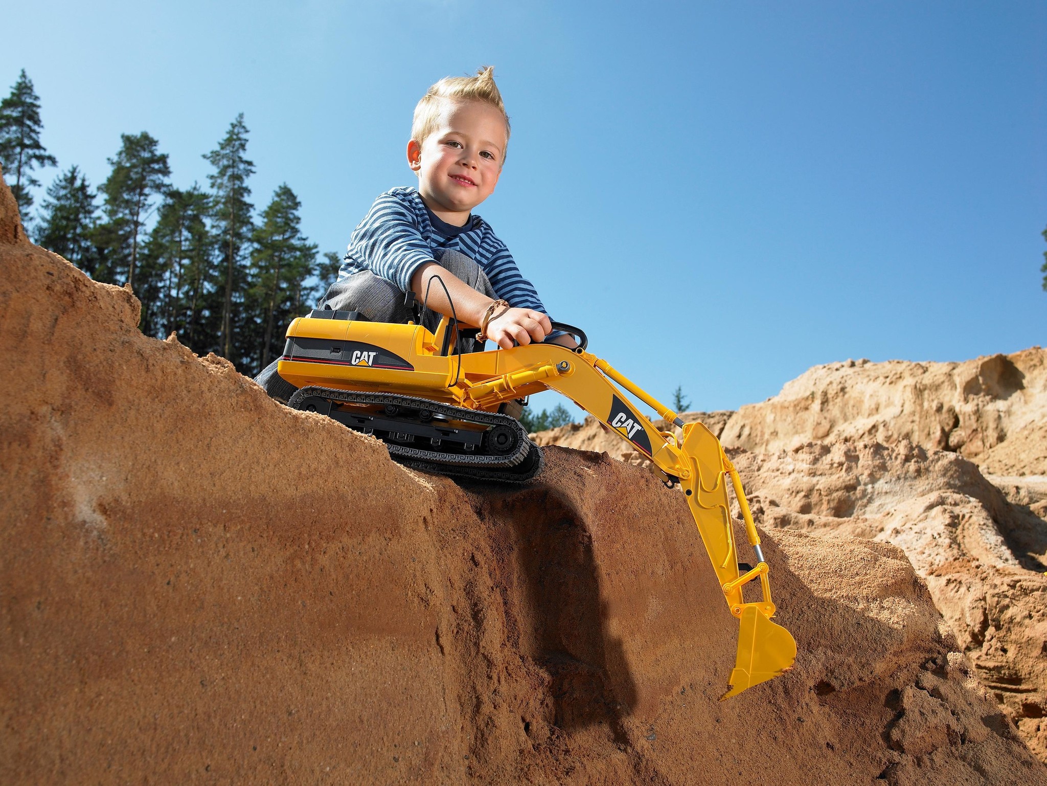 CATERPILLAR EXCAVATOR - THE TOY STORE