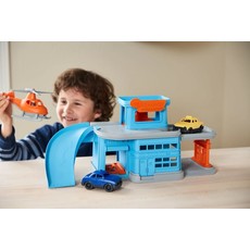 GREEN TOYS RECYCLED PARKING GARAGE*