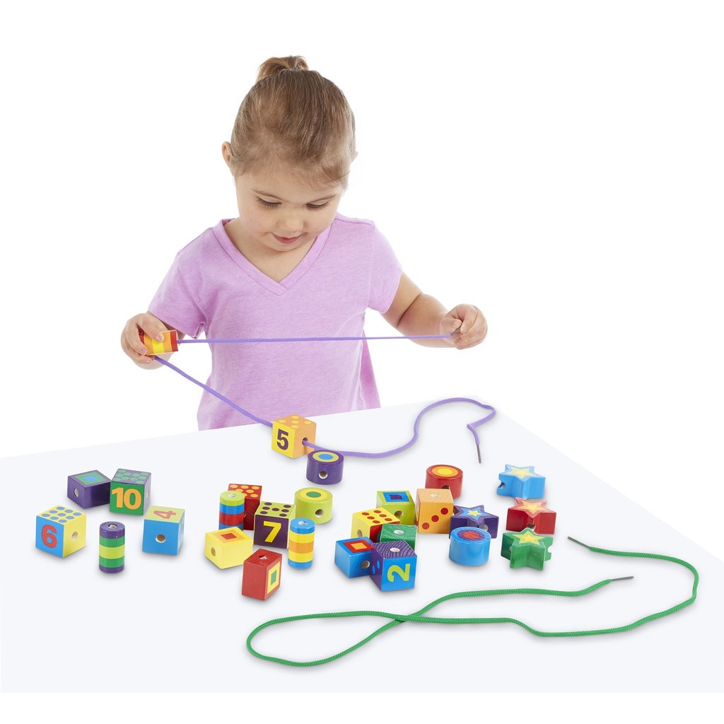 MELISSA AND DOUG LACING BEADS IN A BOX