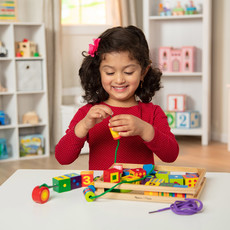 MELISSA AND DOUG LACING BEADS IN A BOX